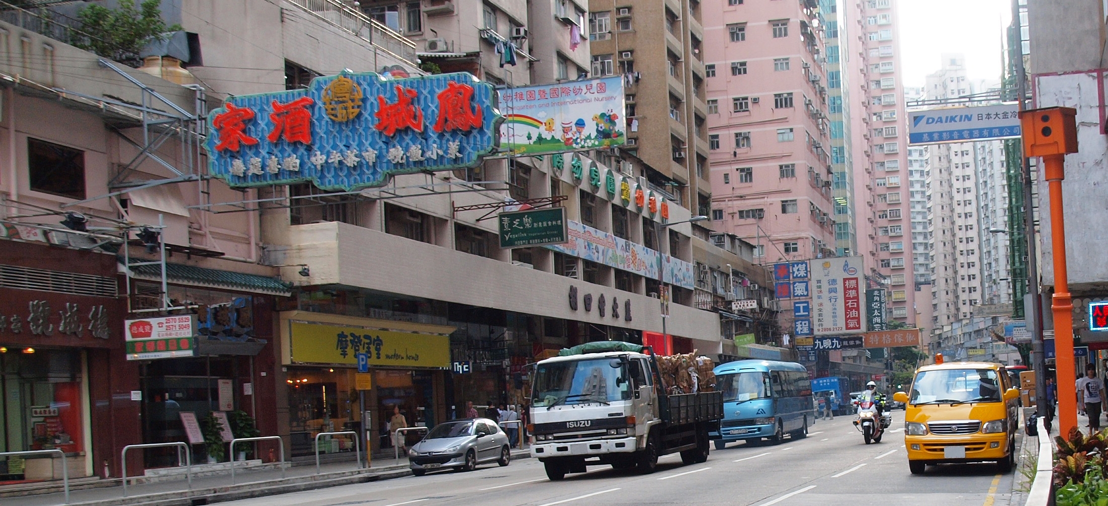 Att möta Hongkongs säkerhetsutmaningar i korsningar