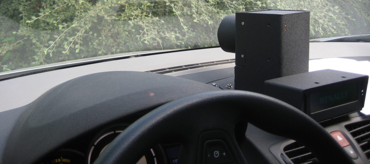 Superior 20 MP camera mounted on dashboard