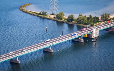 Sensys Gatso slutför ett viktigt trafiksäkerhetsprojekt vid den centrala Haringvlietbron söder om Rotterdam på rekordtid